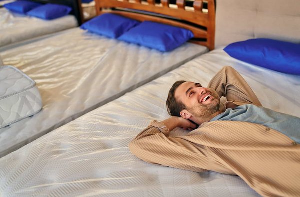 Choisir son matelas en fonction de sa morphologie : conseils et astuces