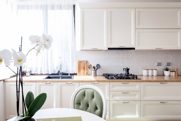 Le retour des couleurs vives : comment les adopter chez vous ?
