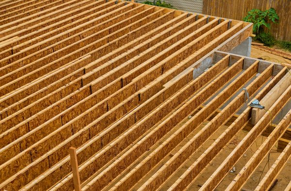 Comment l'entretien minimal des lambourdes autoclaves simplifie-t-il la vie des propriétaires de terrasse ?